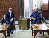 شيخ الأزهر يستقبل السفير البريطاني بالقاهرة ويبحثان سبل تعزيز التعاون المشترك