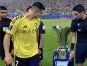 رونالدو يرفض الميدالية الفضية بعد صدمة خسارة النهائي الآسيوي.. فيديو