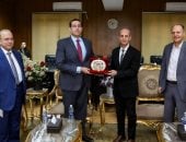 رئيس الجامعة المصرية للتعلم الإلكتروني الأهلية يبحث التعاون الأكاديمي مع جامعة بني سويف