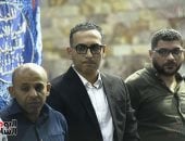 عشرات الصحفيين يشاركون في عزاء والدة الكاتب الصحفي تامر إسماعيل.. فيديو