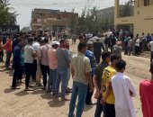 أهالي الخضيري بالدقهلية ينتظرون وصول جثامين ضحايا حادث أسوان.. فيديو