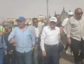 وزير الرى ومحافظ الأقصر يتفقدان هويس إسنا والكورنيش الجديد.. فيديو