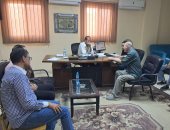 رئيس مدينة أبو النمرس يبحث شكاوى المواطنين خلال اللقاء الأسبوعى.. صور