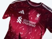 فى غياب محمد صلاح.. ليفربول يكشف عن قميصه الجديد فى الموسم المقبل