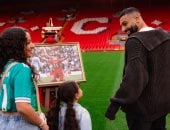 محمد صلاح يودع أنفيلد رفقة مكة وكيان قبل الرحيل عن ليفربول.. صور