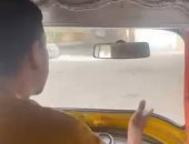 حبس سائق «توك توك» قلب مركبته براكب فى بلبيس بعد ثبوت تعاطيه المواد المخدرة.. فيديو