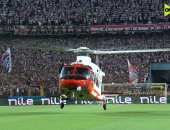 طائرة درع الدورى تصل ستاد القاهرة لتسليم البطولة للزمالك