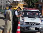 «المرور» ينظم مواعيد حركة سيارات النقل الثقيل داخل شوارع مدينة إدفو