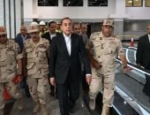 رئيس الوزراء يستقل الأتوبيس الكهربائى المخصص للموظفين بالعاصمة الجديدة