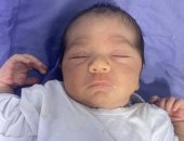 ننشر الصورة الأولى لرضيع قنا المخطوف من عيادة خاصة بعد إعادته لأسرته