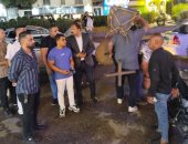 رئيس حى العجوزة يقود حملة لرفع الإشغالات وتحقيق الانضباط بالشوارع.. صور