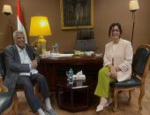 وزيرة الثقافة تلتقى الروائى إبراهيم عبد المجيد ضمن سلسلة حواراتها مع المثقفين