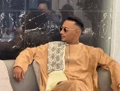محمد رمضان يصل بغداد بالجلباب البلدى لحضور عرض فيلم أسد (فيديو)
