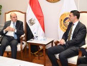 وزير الصناعة : توفير بيئة عمل جاذبة ومستقرة للمستثمر الأجنبي