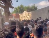 تشييع جثمان ربة منزل لقيت مصرعها على يد زوجها بطوخ وانهيار الأسرة.. صور