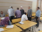 رئيس «سوهاج الأزهرية» يتفقد لجان التصحيح للشهادتين الابتدائية والإعدادية