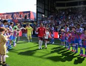 ممر شرفى لأرسنال بطل الدورى الإنجليزى قبل مواجهة كريستال بالاس