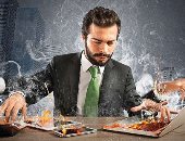 أنت طموح ولا مدمن شغل؟ اعرف اعراض إدمان العمل وكيفية تجنبها