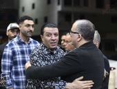 مصطفى كامل وعمرو مصطفى وتامر حسين وعزيز الشافعى فى عزاء والد هانى عبد الكريم
