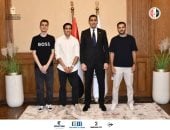 وزير الرياضة يكرم 3 من أبطال الاسكواش تقديرا لإنجازاتهم المميزة