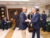 محافظ الجيزة يتبادل التهانى مع أعضاء مجلسى النواب والشيوخ بمناسبة عيد الأضحى