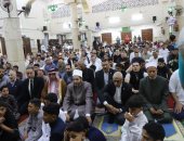 محافظ شمال سيناء يؤدى صلاة العيد بمسجد النصر بالعريش ويؤكد رفع درجة الاستعداد