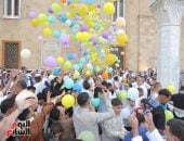 أجواء مبهجة أمام الحسين.. العائلات تحتفل بعيد الأضحى وسط التكبيرات