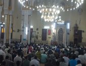 أهالى الخارجة يؤدون صلاة عيد الأضحى بمسجد الجامع الكبير بحضور محافظ الوادي الجديد
