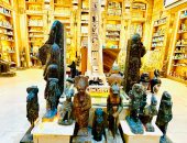متاحف فرعونية بديعة بأيادى مصرية تغزو قلوب السياح من حول العالم بالأقصر.. ورش ومحلات بيع التحف والألباستر تجذب الأفواج الأجنبية لشراء الهدايا قبل مغادرة مصر.. وصانعى التحف يبهرون ضيوفهم.. صور