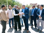 محافظ الوادى الجديد تتابع أعمال توسعة طريق موط - القصر وتطوير ميدان الشعراوي