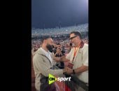 عناق بين ماجد المصرى ومحمد صلاح قبل مباراة مصر وروسيا.. فيديو 