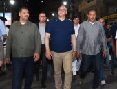 محافظ الإسكندرية يقود حملة موسعة بشارع خالد بن الوليد ويغلق 11 محلًا مخالفًا