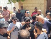 تشييع جثمان والدة الفنان أحمد حلمى لمثواها الأخير بمقابر الأسرة ببنها.. فيديو وصور 