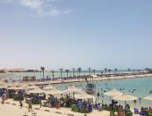 توافد الزائرين على شواطئ الغردقة في ثالث أيام العيد المبارك.. فيديو وصور