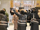 المرأة السعودية تقدم دورها الريادي في خدمة ضيوف الرحمن داخل المسجد الحرام