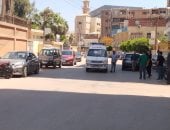 وصول سيارة إسعاف لنقل جثمان والدة الفنان أحمد حلمى من المستشفى للمسجد ببنها.. فيديو