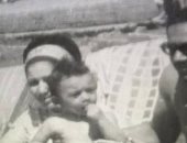 شاهد.. أحمد حلمى فى صورة نادرة مع والدته فى الطفولة