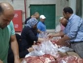 استمرار توزيع لحوم الأضاحي على الأسر الأولى بالرعاية بالإسماعيلية