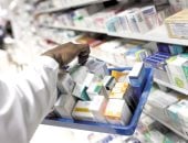 هيئة الدواء تطمئن المصريين: المخزون الاستراتيجى من الأدويـة والمستحضرات الحيوية يكفى 6 أشهر.. رئيس الهيئة: استوردنا 55% من الخامات المطلوبة للعام الجارى.. ويؤكد: توطين 91% من صناعة الأدوية اللازمة للمرضى