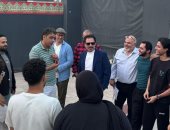 رئيس المهرجان القومي للمسرح يتابع استعدادات عرض "فتاة المترو"