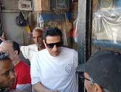 صاحب واجب.. المطرب أحمد شيبة يتقدم جنازة والد حمو بيكا بمقابر الإسكندرية.. صور وفيديو