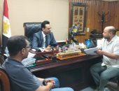 وكيل صحة سوهاج يبحث آليات توزيع الأطباء الجدد لتعزيز خدمات الرعاية الصحية