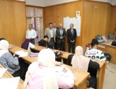 رئيس جامعة الفيوم يتفقد سير الامتحانات بعدد من الكليات