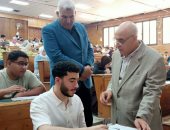 نائب رئيس جامعة دمنهور يتفقد امتحانات الفصل الثانى بكليات الطب البيطرى 