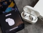 كم عمر سماعات AirPods؟ تجارب المستخدمين تكشف العمر الحقيقى للسماعات اللاسلكية