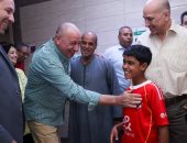الخطيب يطمئن على تطورات الحالة الصحية لـ«مشجع الأهلي»