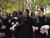 وصول جثمان سهام جلال لمسجد حسن الشربتلي تمهيدًا لصلاة الجنازة