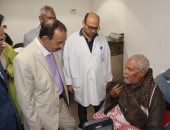 محافظ سوهاج يوجه برفع مستوى الخدمات الطبية بمستشفى ساقلته