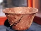 مقتنيات المتحف المصرى.. وعاء مزخرف بالتماسيح