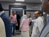 محافظ سوهاج يرفض استقلال المصعد تفضيلًا لمريضة بمستشفى ساقلتة: "هي أولى".. فيديو